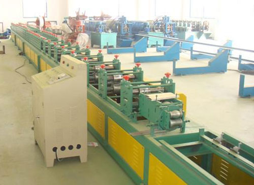 抗风卷帘门生产设备