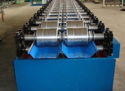 <strong>角驰760压瓦机</strong>