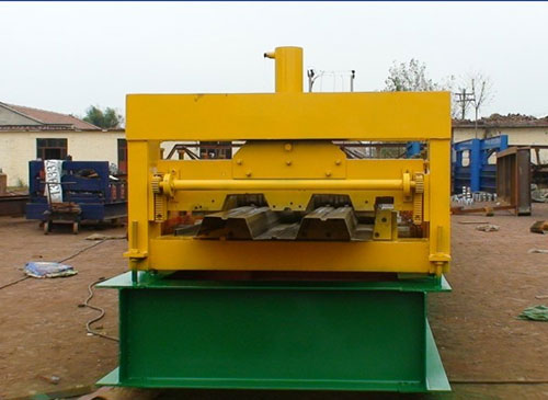 688型楼承板成型设备