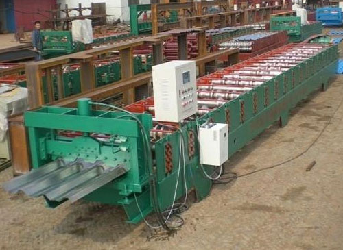 750楼承板成型设备